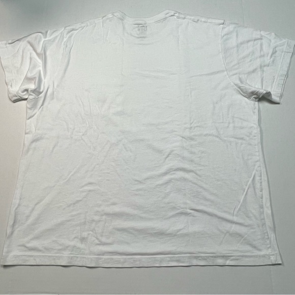 Uniqlo x Disney embroidered Mickey stand pose pocket t-shirt in white - Picture 4 of 6